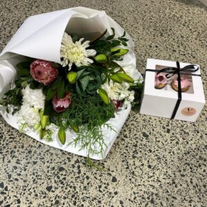 Cupcakes & Flowers Combo