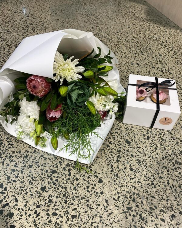 Cupcakes & Flowers Combo